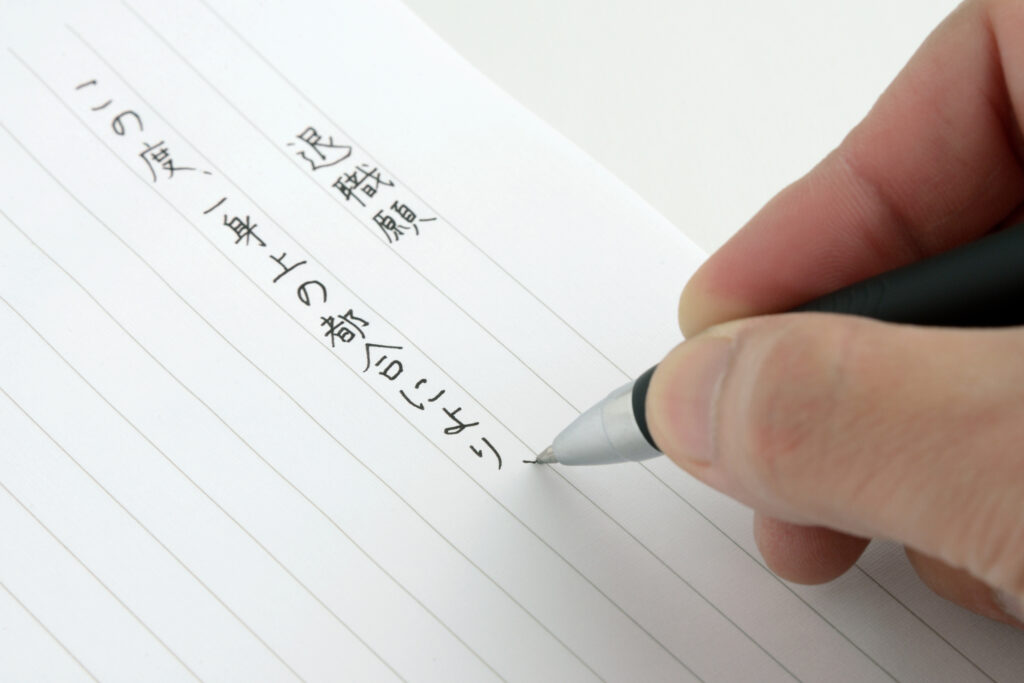 急増する退職代行利用者と労働環境の課題